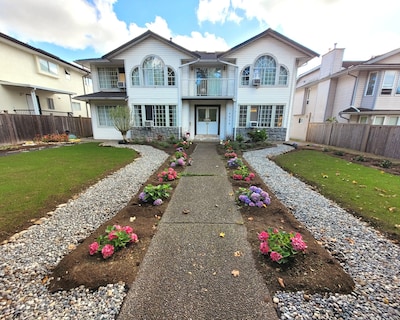 Spacious 2 Bedrooms 1 Murphy Bed Private Home. Up To 6 Guests