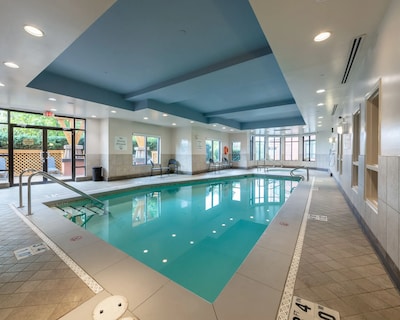 Holiday Inn Express & Suites Riverport Richmond By Ihg