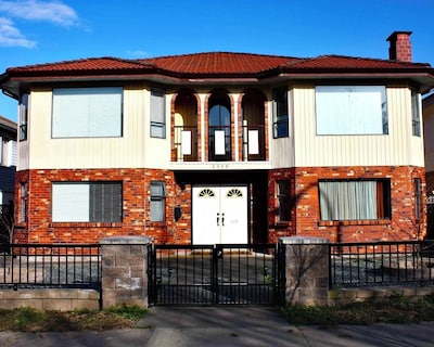 Neocolonial Nouveau Kensington Vacation Home