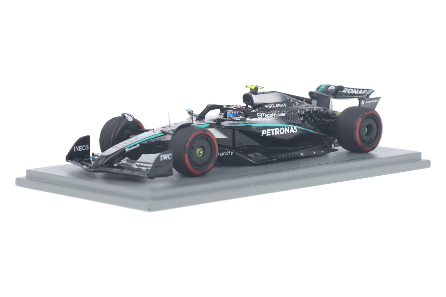 Mercedes-AMG F1 W16 E-Performance – Modelauto schaal 1:43