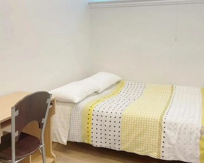 Beautiful place with Kitchen Washing Machine Internet near UBC beach and DT